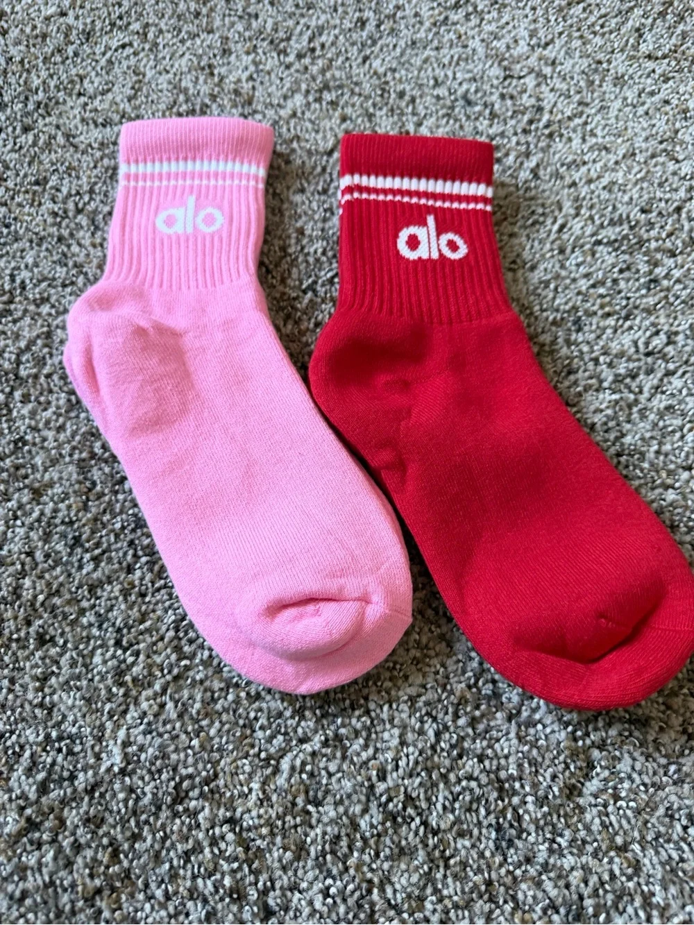 2 pack of ALO Yoga Half Crew Throwback Pink and Red Socks